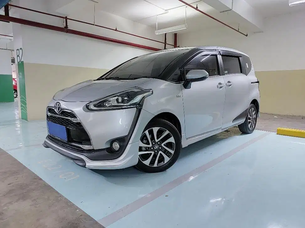 DP MURAH Toyota Sienta 1.5 Q Bensin-AT 2017 Silver CUFAB