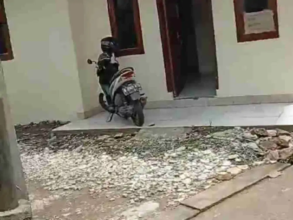 disewa rumah bonus ada warung bisa untuk jualan