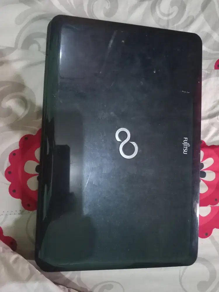 Fujitsu core i5 ssd 15 mulus nrmal bisa bt tt barter apa aja hp dll