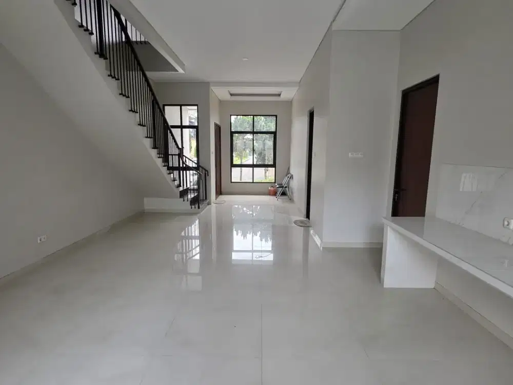 DIJUAL / DISEWAKAN Rumah 2 Lantai Bangunan Baru di Singgasana Pradana dekat GBI Mekar Wangi Stairway, Bintang Mulia, Bpk Singgasana, Rs. Santosa