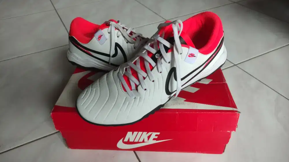 Sepatu futsall nike tempo