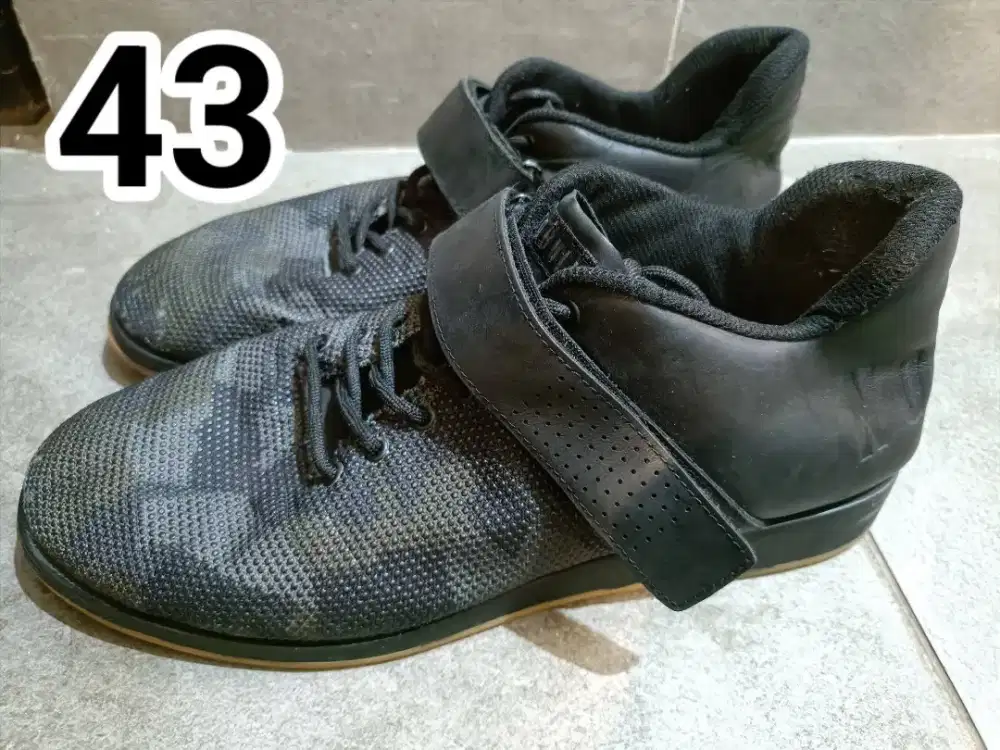 Sepatu USA Nobull rubber 43