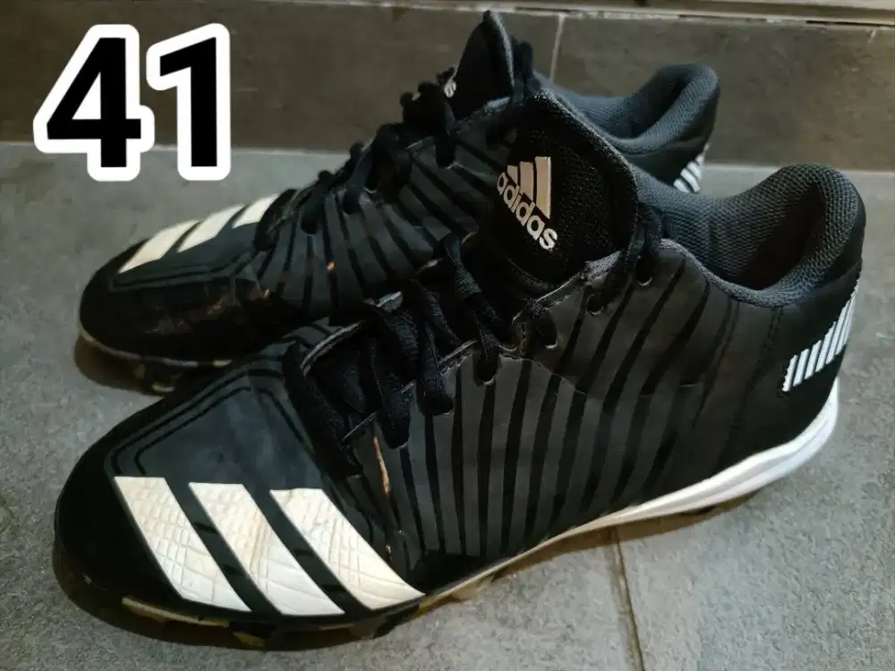 Sepatu futsal Adidas 41