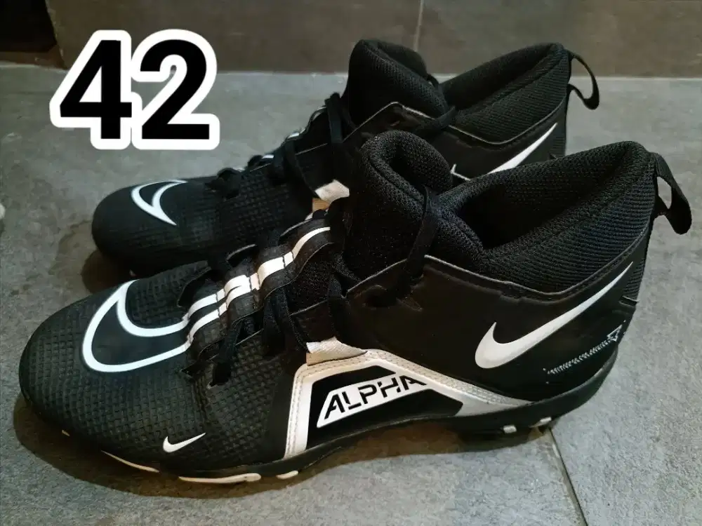 Sepatu futsal nike 42