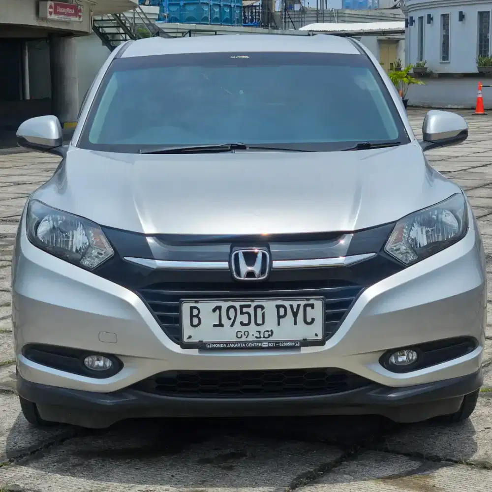 Honda Hrv 2015 E A/T Istimewa km 70 ribuan tgn 1 dari baru pajak pjg