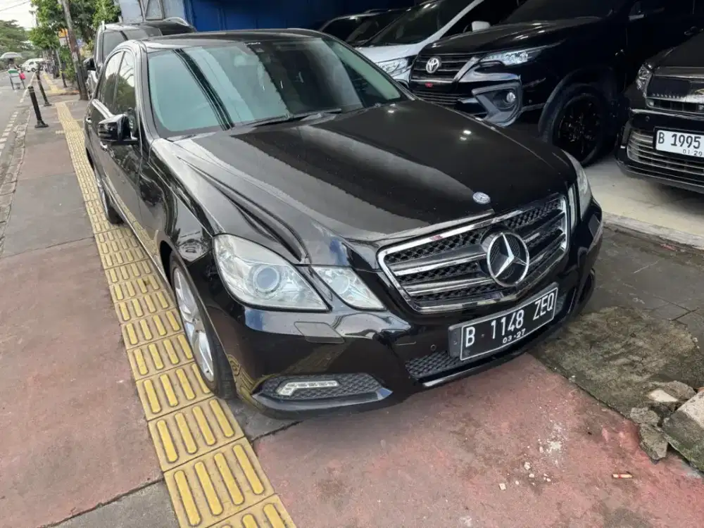 Mercy E300 avangarde 2011 AT siap pakai