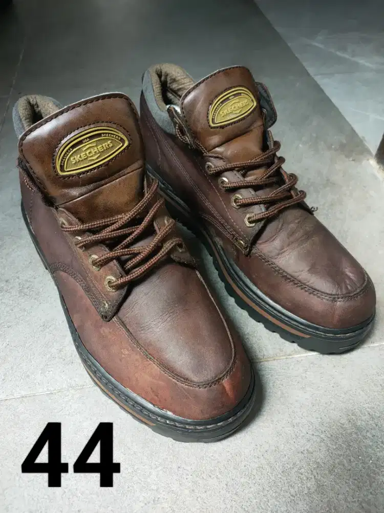 Sepatu skecher 44