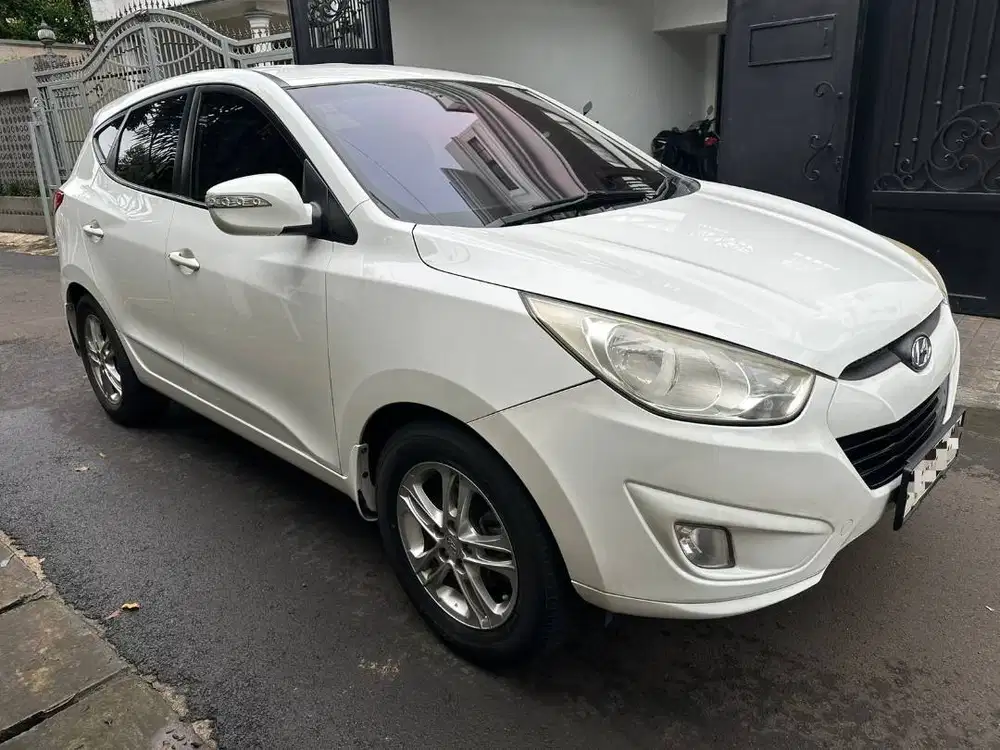 DIJUAL HYUNDAI TUCSON 2.0 GLS TAHUN 2013