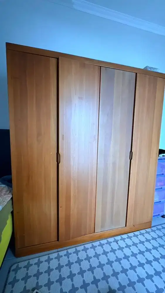 Lemari baju kayu mahogani