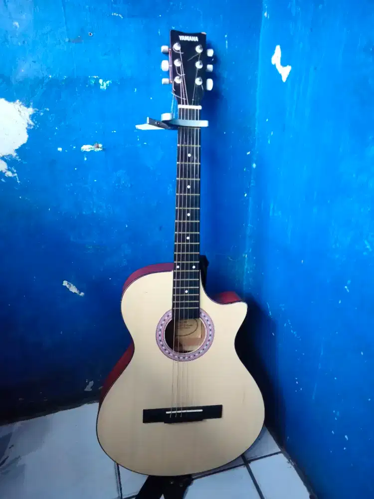 Gitar akustik Yamaha mulus 95%