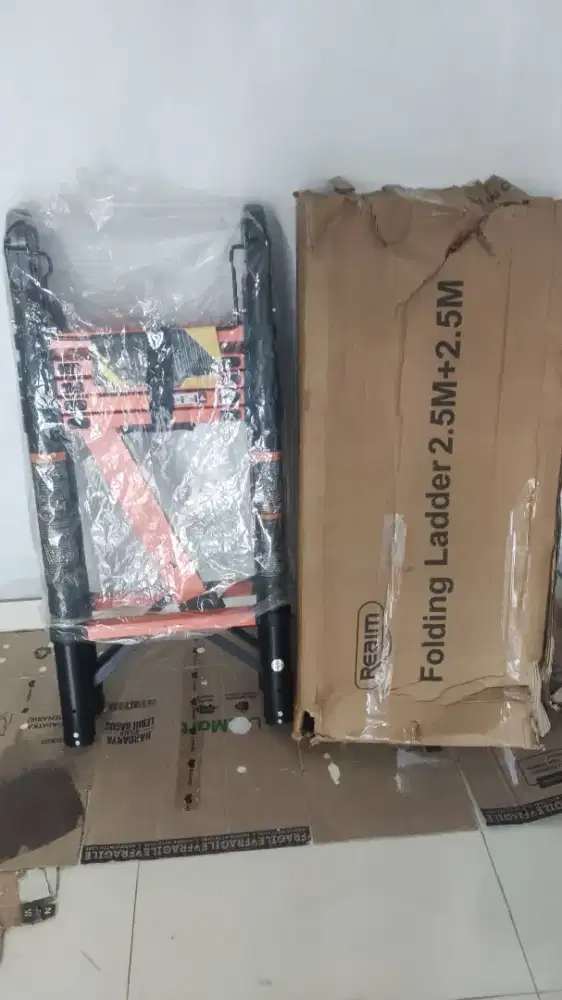 Tangga teleskopik multifungsi