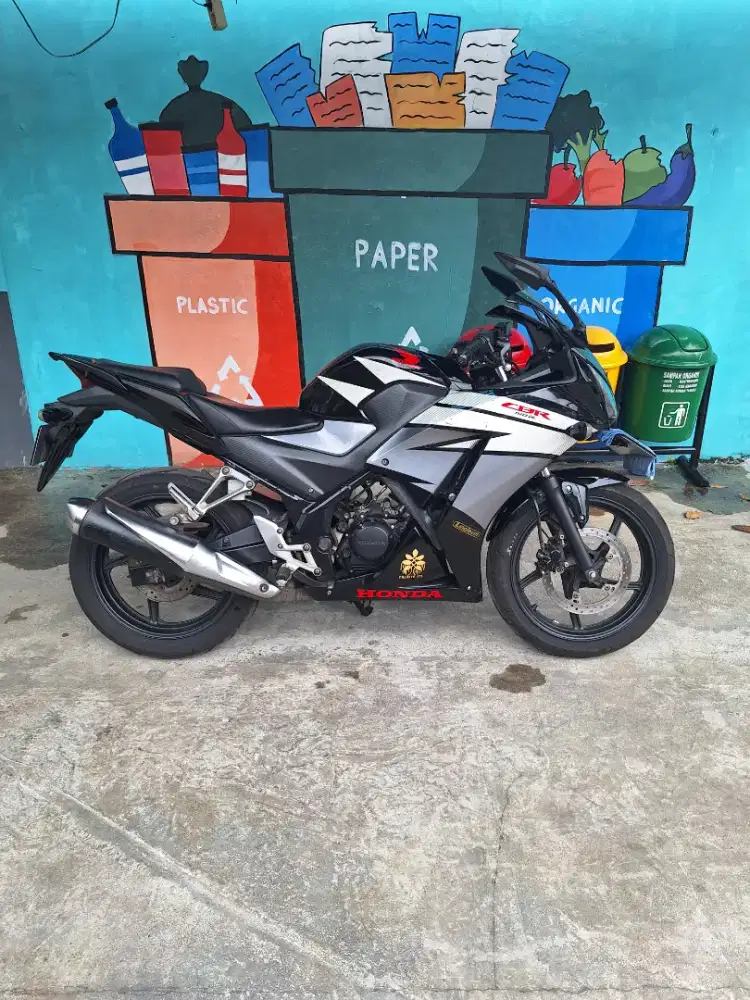 Honda CBR 150R 2016