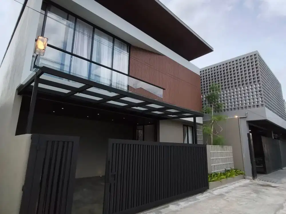 10 Menit Pakuwon Mall ; Dijual Rumah Jogja Mewah Private Pool dan Full Furnished