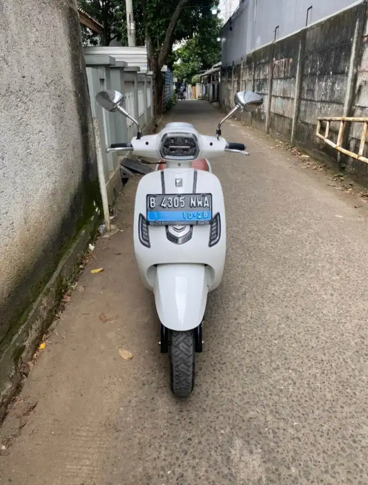 MOTOR LISTRIK SMOOT ZUZU PUTIH 2023