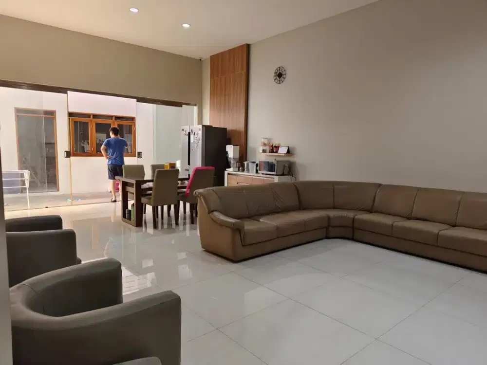 Rumah minimalis yg nymn dan Asri  1 lantai di sayap  Babakan Jeruk Pasteur Bandung. Dekat ke Toll , universitas Maranatha .