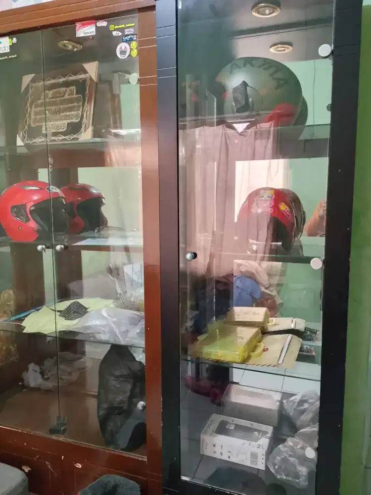 Lemari display lemari pajangan lemari helm harga borongan