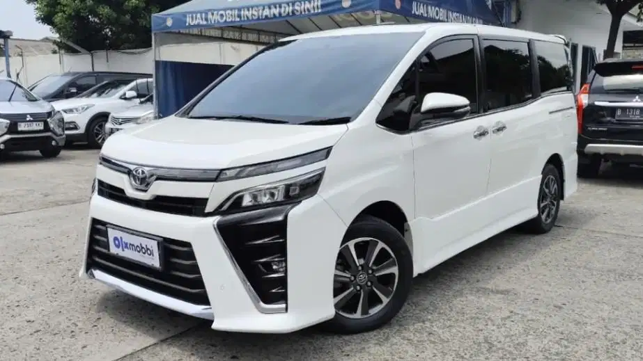 Toyota Voxy 2.0 Bensin-AT 2019
