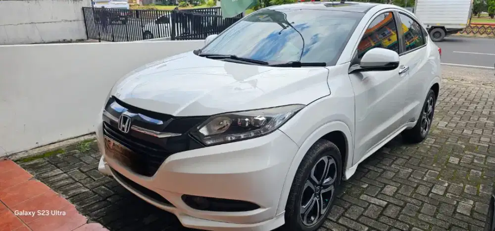DIJUAL HRV PRESTIGE 1.8 PANORAMIC SUNROOF WARNA PUTIH 2017  BE