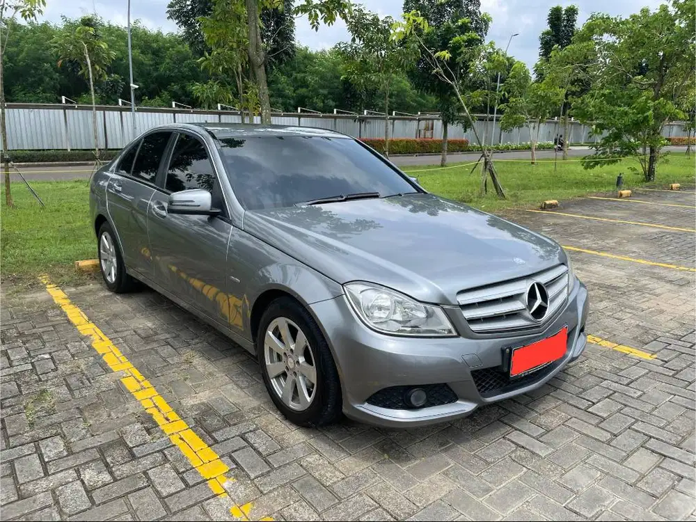 Mercedez Benz Mercy W204 C200 CGI 2011 Classic Palladium Grey