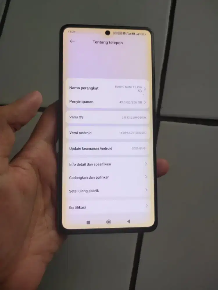 Redmi note 12 pro 5G hp aja
Minus pinggiran LCD nya kuning