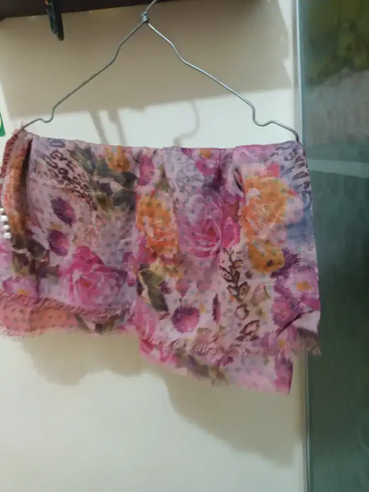 Kerudung segi empat motif