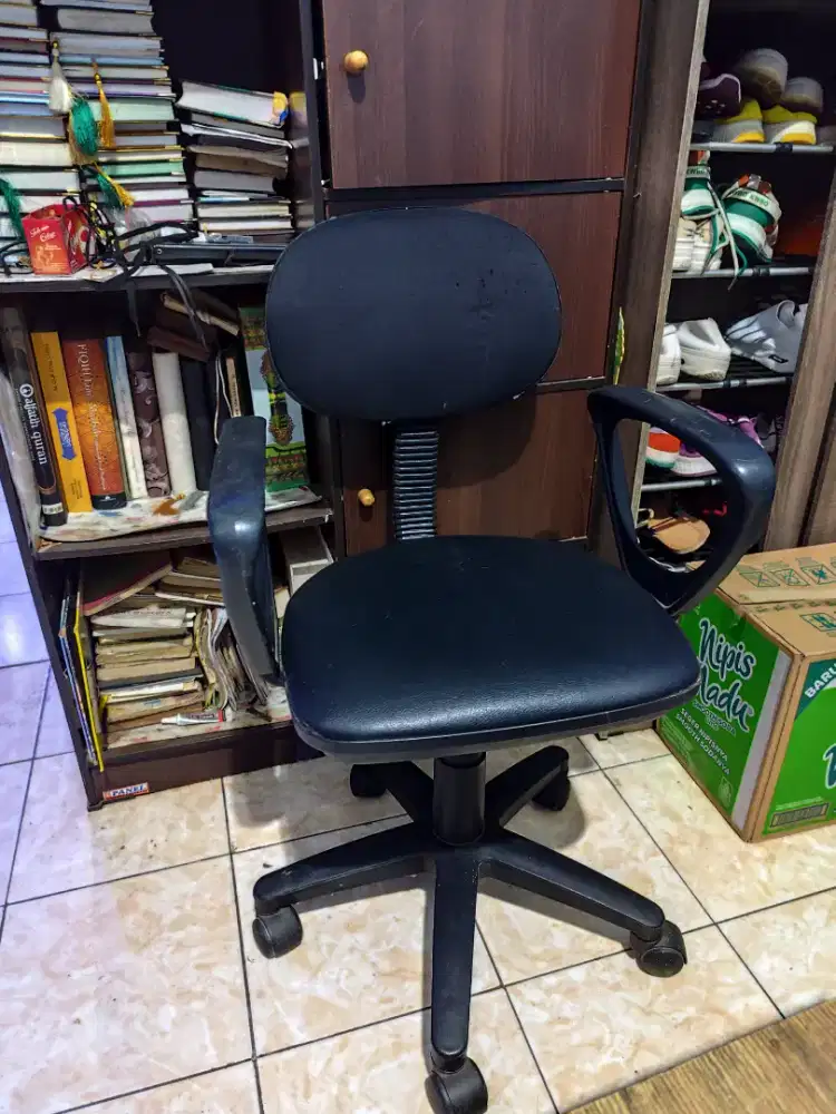 Kursi kantor hidrolik