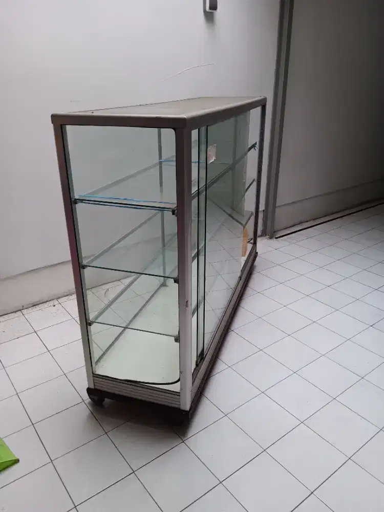 Jual Etalase Vitrine 1.5meter beroda bekas