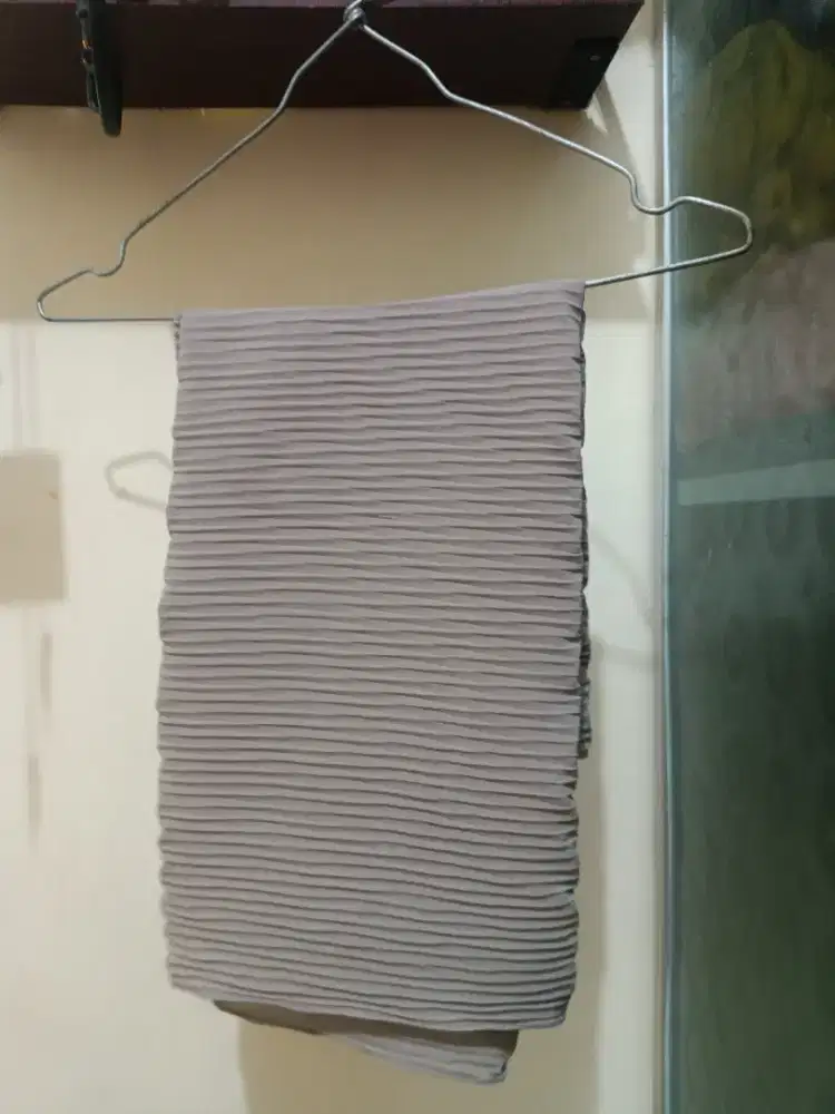 Kerudung pashmina plisket