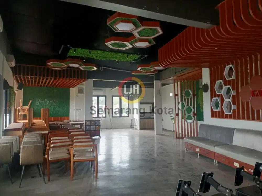 Bangunan usaha di Jalan Banjarsari