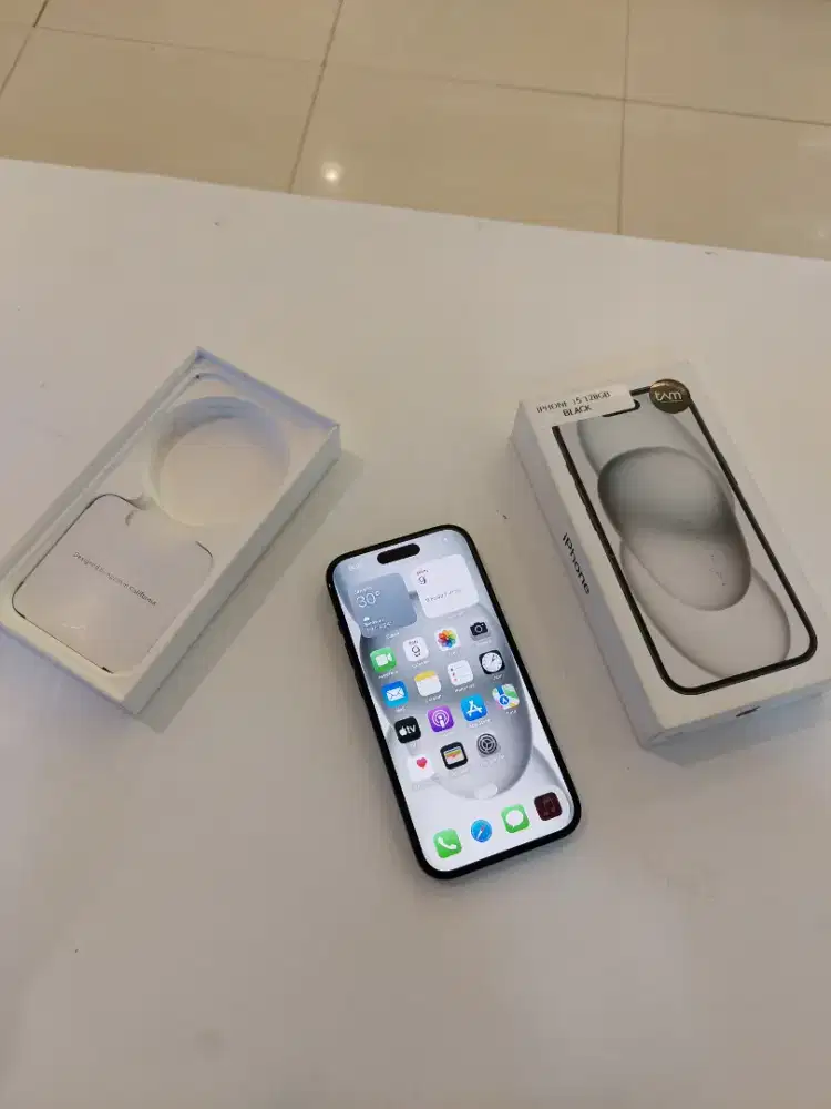 Iphone 15 128 garansi resmi ibox november 2026
