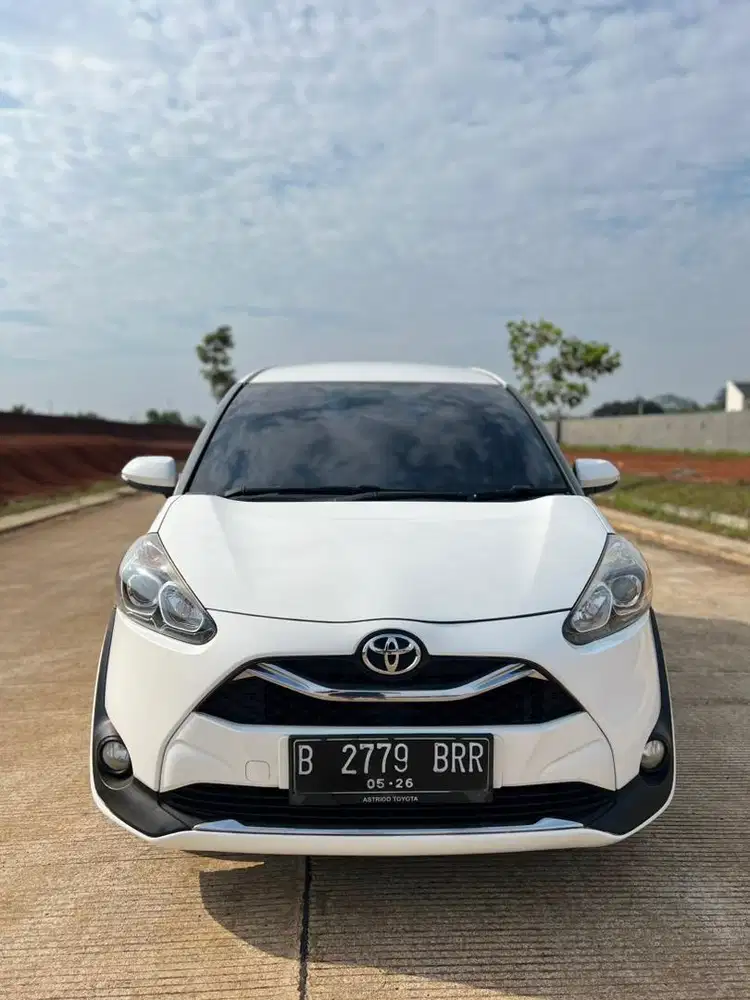 Toyota Sienta V 2021 Putih