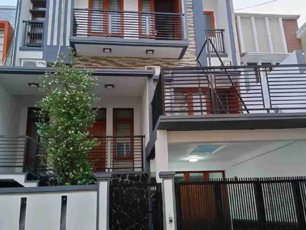 Dijual Rumah 4lt dengan harga 6,5M.
