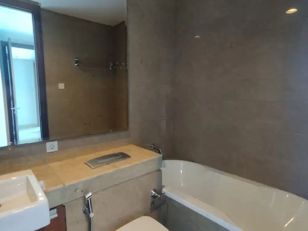 A95 Jual BU dekat Apartemen Aerium Permata Buana 4BR 186 sqm