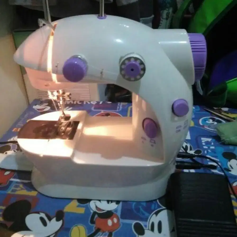 Mesin jahit mini portable