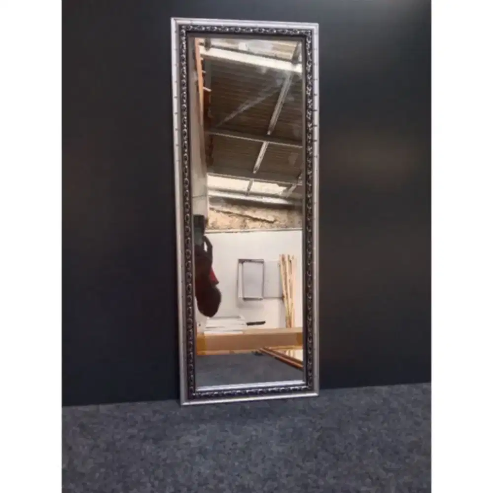 Cermin kaca rias dinding