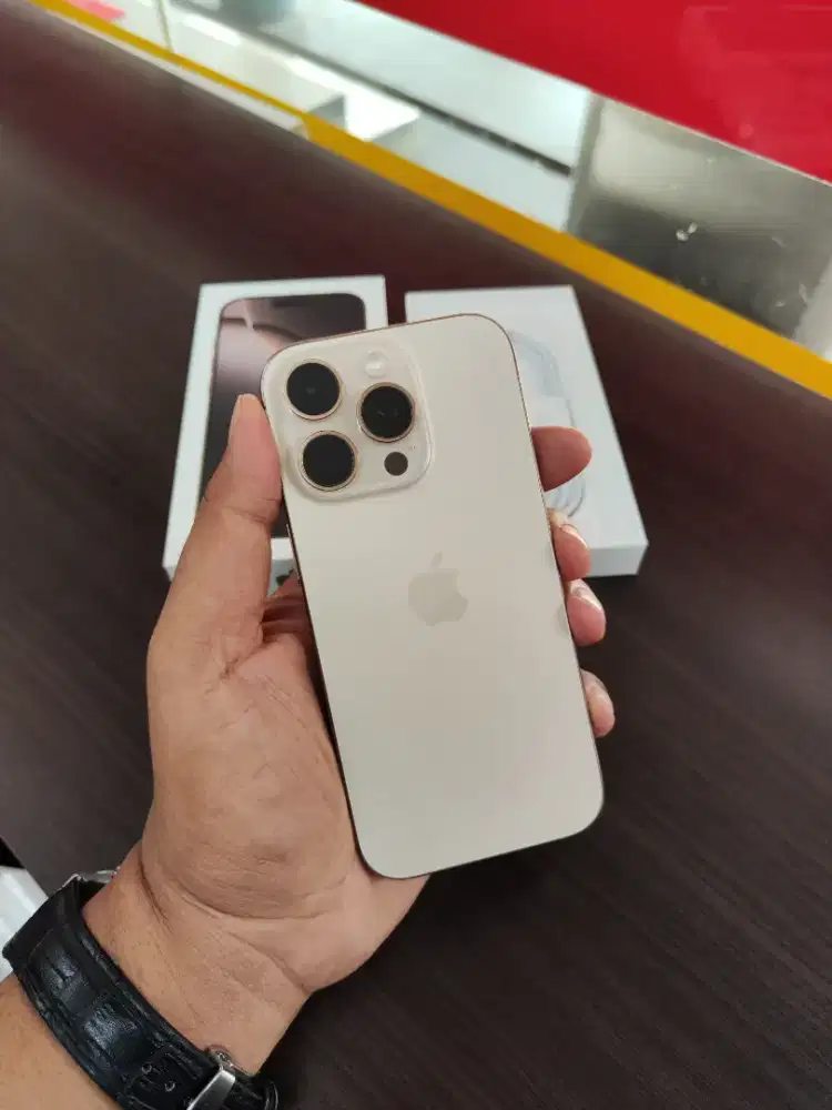 Iphone 16 pro 128gb ibox on agustus 2026 fullset mulus like new