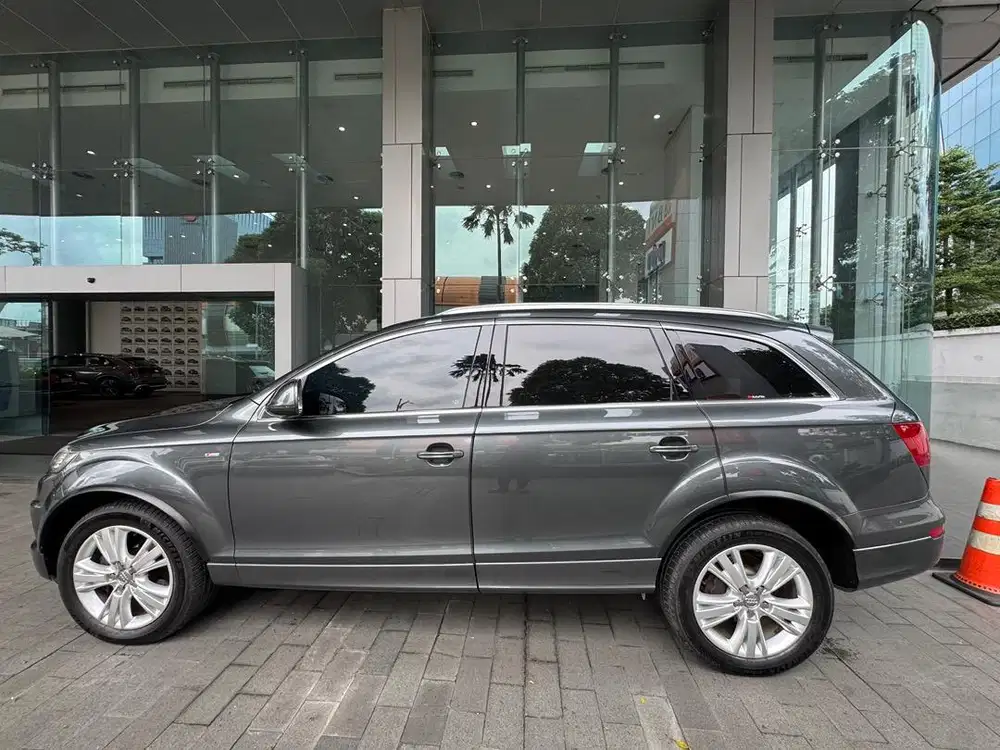 Velg OEM Audi q7  R20 kondisi 100% seperti baru