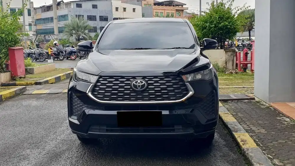 Toyota kijang Inova Zenik 2.0 G Hybrid AT 2024 Hitam km.8rb