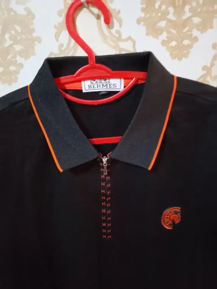 Di jual baju kaos kerah merek Hermes size L
