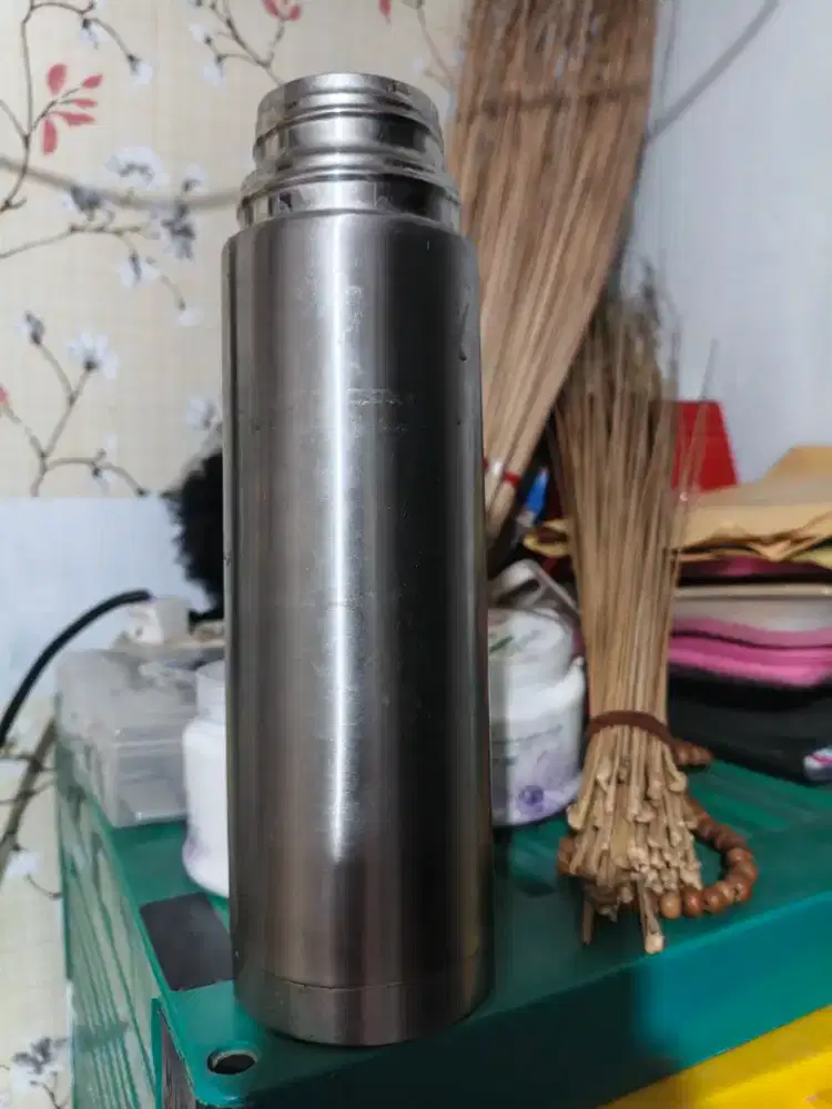 Tempat minum stanless ,cuma tutupnya hilang