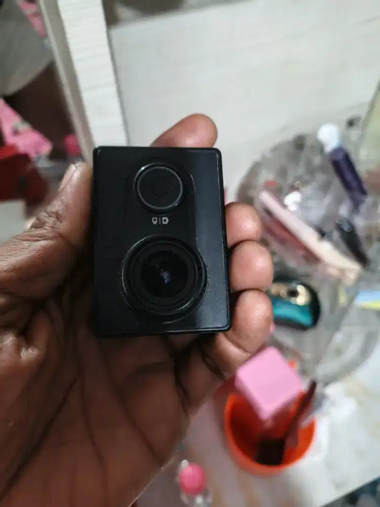 Kamera xiamoi 360 ' minus batre dan ada retak di ujung kamera