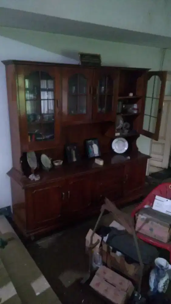 Lemari antik kayu jati