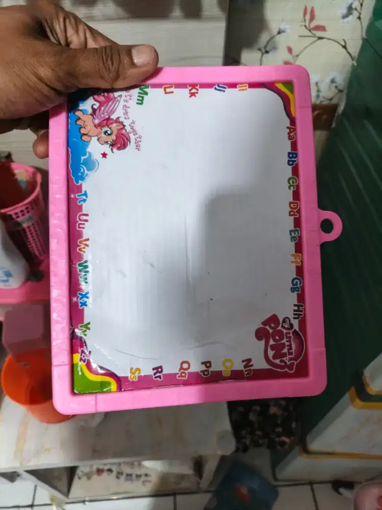 Papan cort coret anak