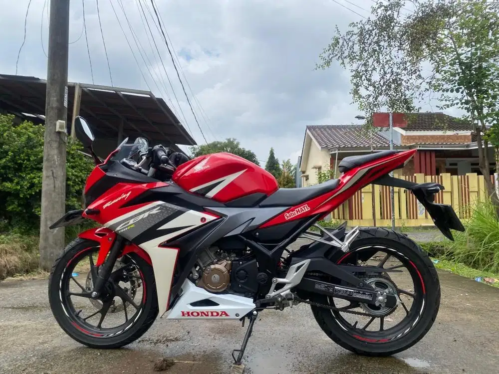 58@: PAJAK ON B DEPOk CBR150R MERAH KM LOW