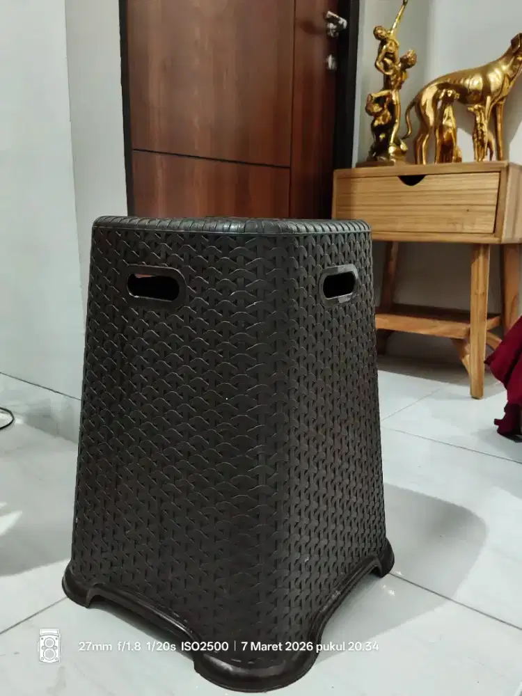 Kursi Plastik Coklat Kokoh Like New