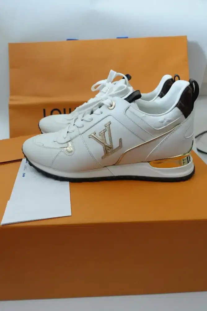 LV Sneaker Shoes no 39 (1x pakai)