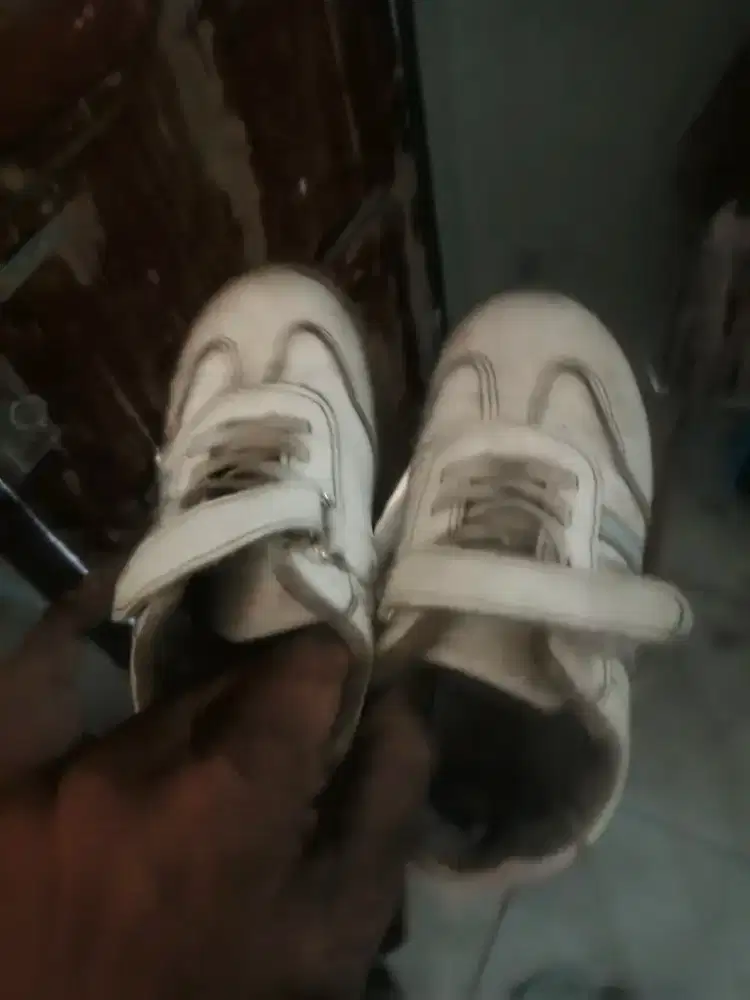 Sepatu anak umur 3-4 thn