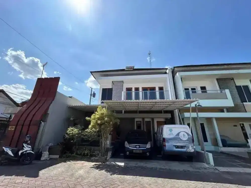 Rumah bagus di dalam perumahan di area seturan dekat banyak kampus