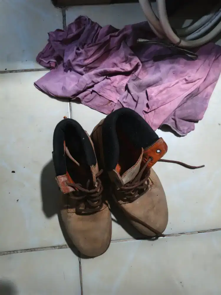 Sepatu boats kulit ukuran 39