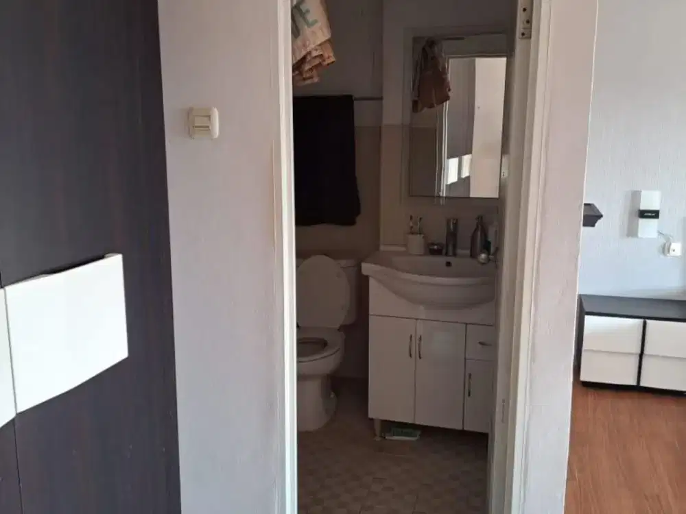 Hot Listing!!! Jual Rugi Apartemen di lokasi strategis Surabaya, cocok untuk keluarga atau investasi. Unit ini berlokasi di Puncak Kertajaya